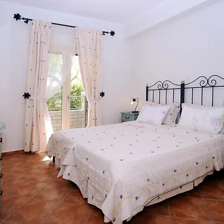 Stalakton Country Maisonettes Halikounas Room photo
